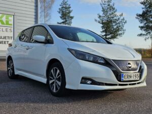 Nissan Leaf 40 kWh 6,6 kW Charger Acenta FI ** ALV VÄHENNYSKELPOINEN ** PROPILOT ** VAKKARI + KAISTAVAHTI **