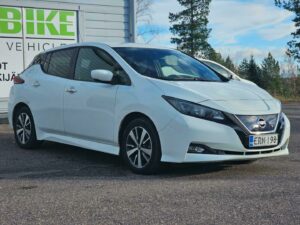 Nissan Leaf 40 kWh 6,6 kW Charger Acenta FI ** ALV VÄHENNYSKELPOINEN ** PROPILOT ** VAKKARI + KAISTAVAHTI **